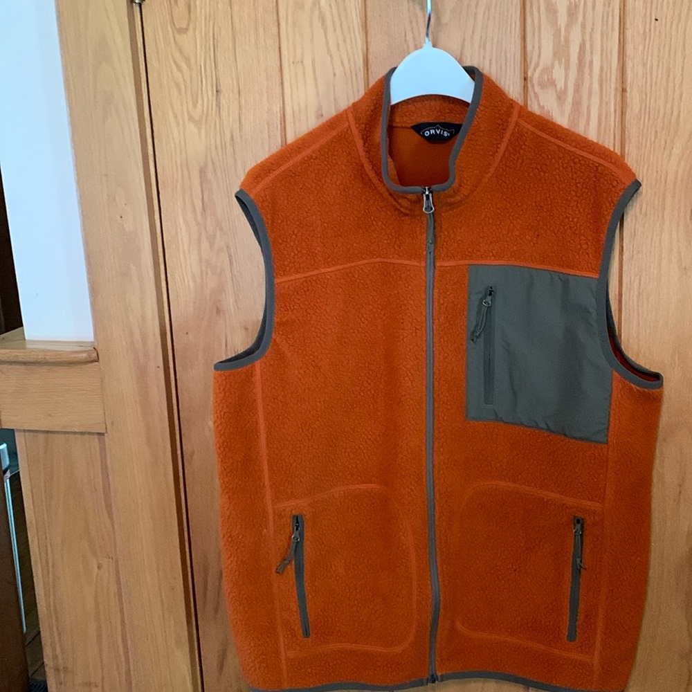 Men’s fleece vest.